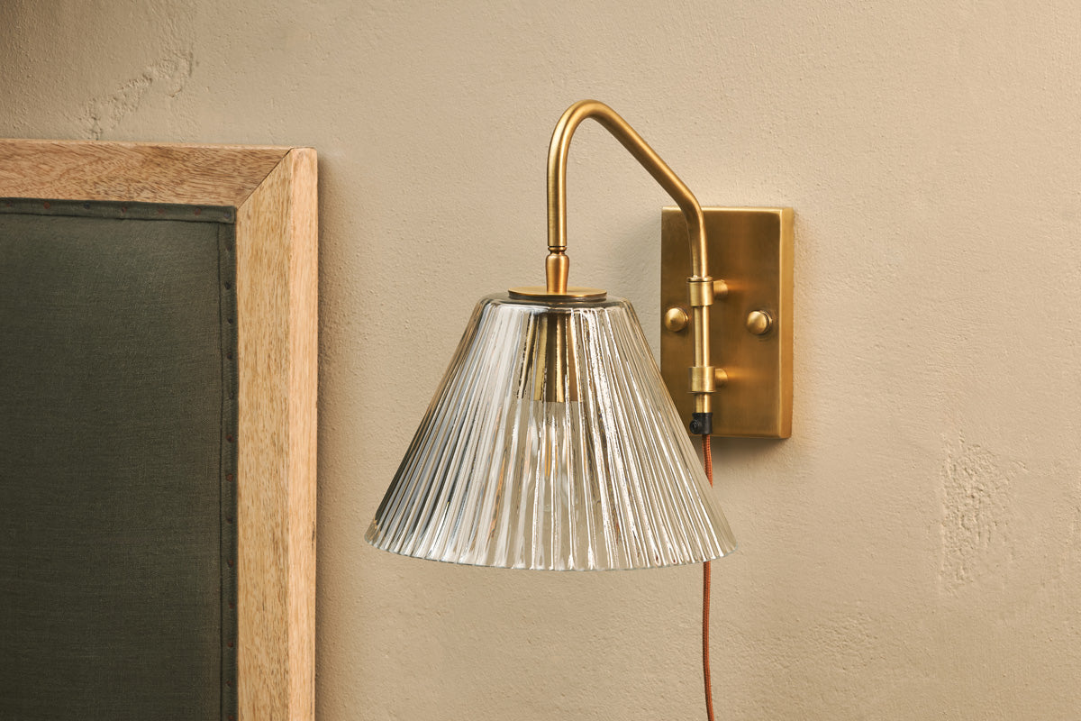 Akoli Glass Wall Lamp - Clear & Antique Brass-nkuku