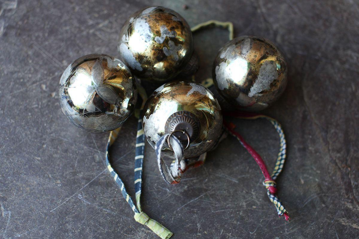 Antique Gold Baubles (Set of 4)-nkuku