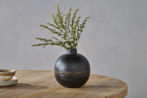 Endo Recycled Iron Vase - Black