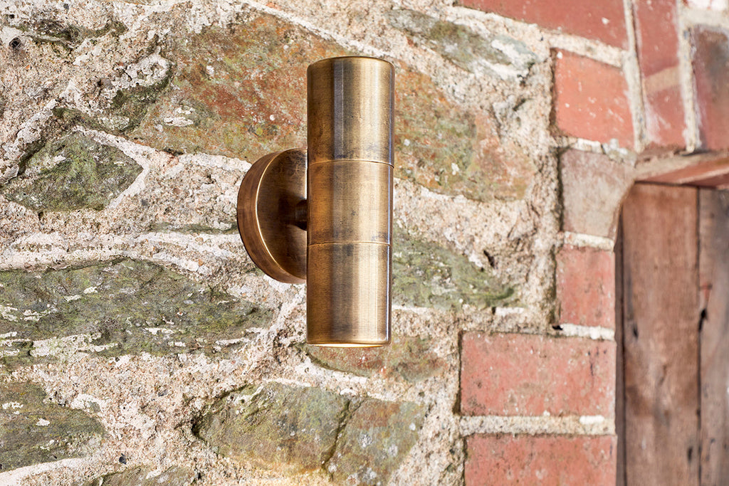 Vitla Outdoor Wall Lamp - Antique Brass-nkuku